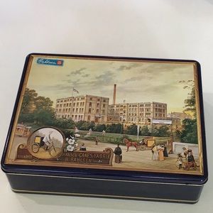 Beautiful Vintage Bahlsen Scenic Vintage Tin Cookie Box!